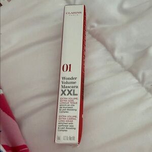 Clarins Wonder Volume Mascara XXL in Red and White